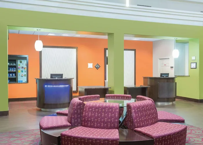 Hotel La Quinta By Wyndham Conference Center 2*